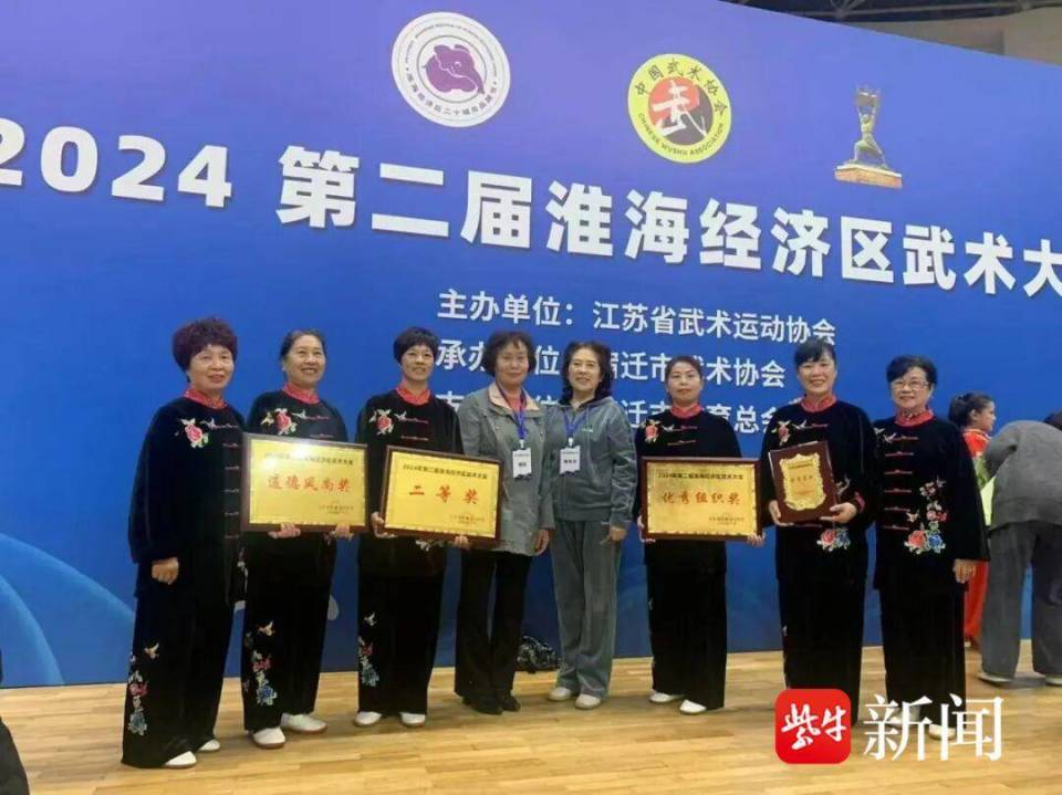 au, 也让团队成 au, 也让团队成