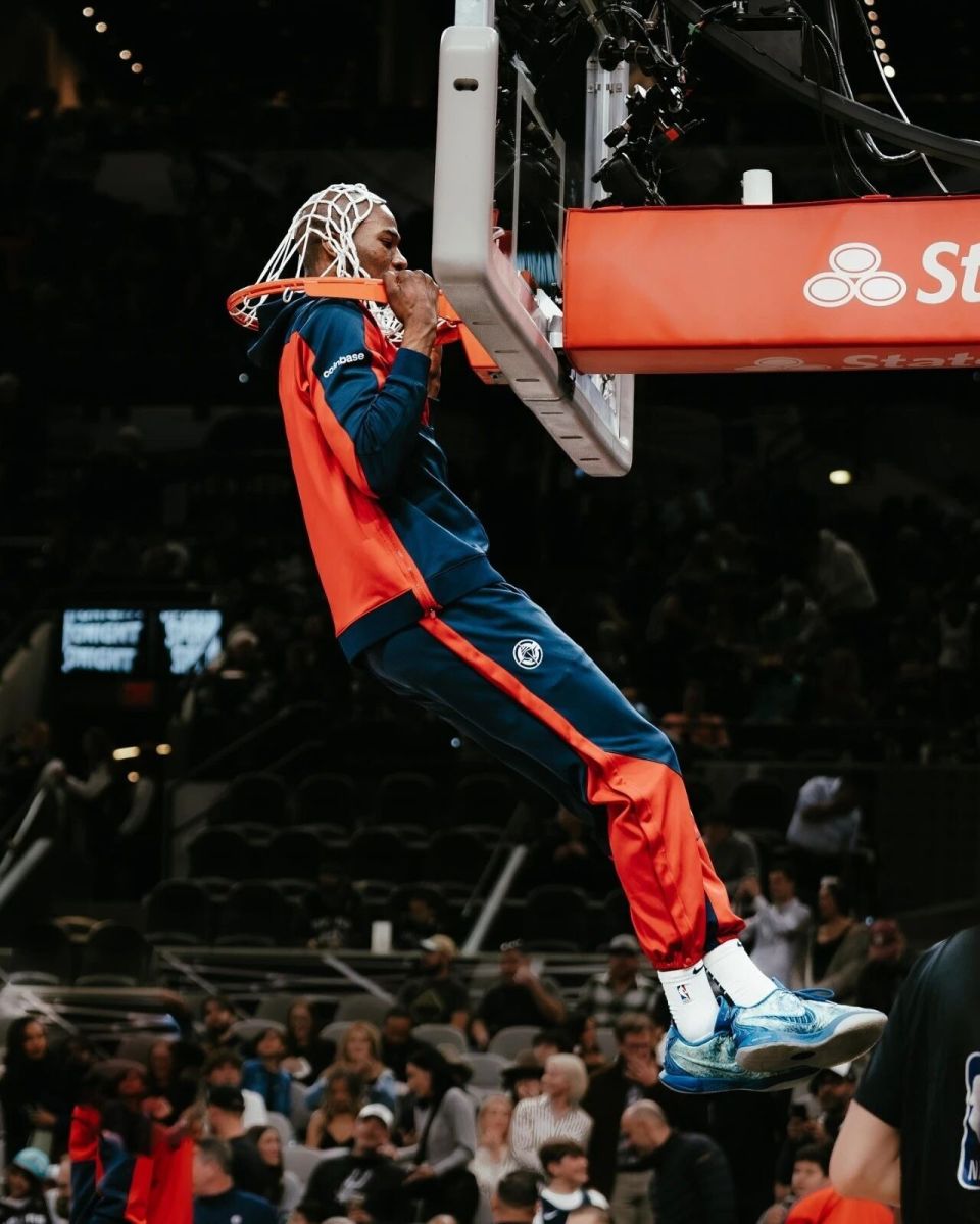 在合同到期, 名单也满员, 月份的跳出 在合同到期, 名单也满员, 月份的跳出