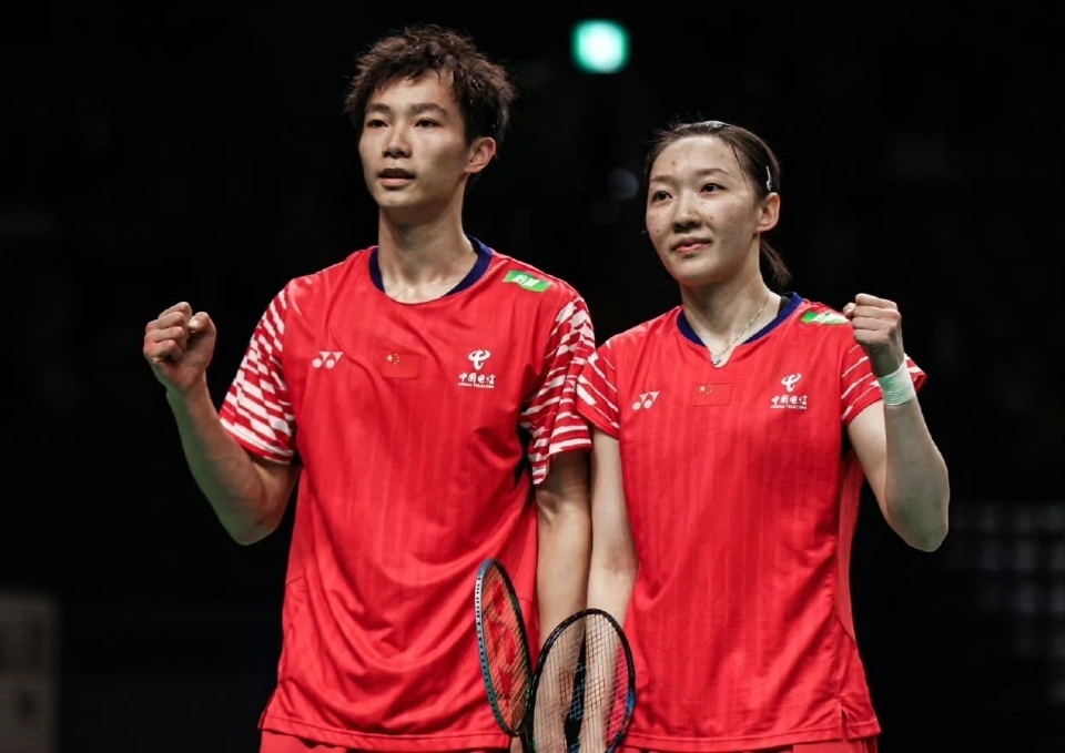 双落马, 吉丁努蓬, 洪恩慈 双落马, 吉丁努蓬, 洪恩慈