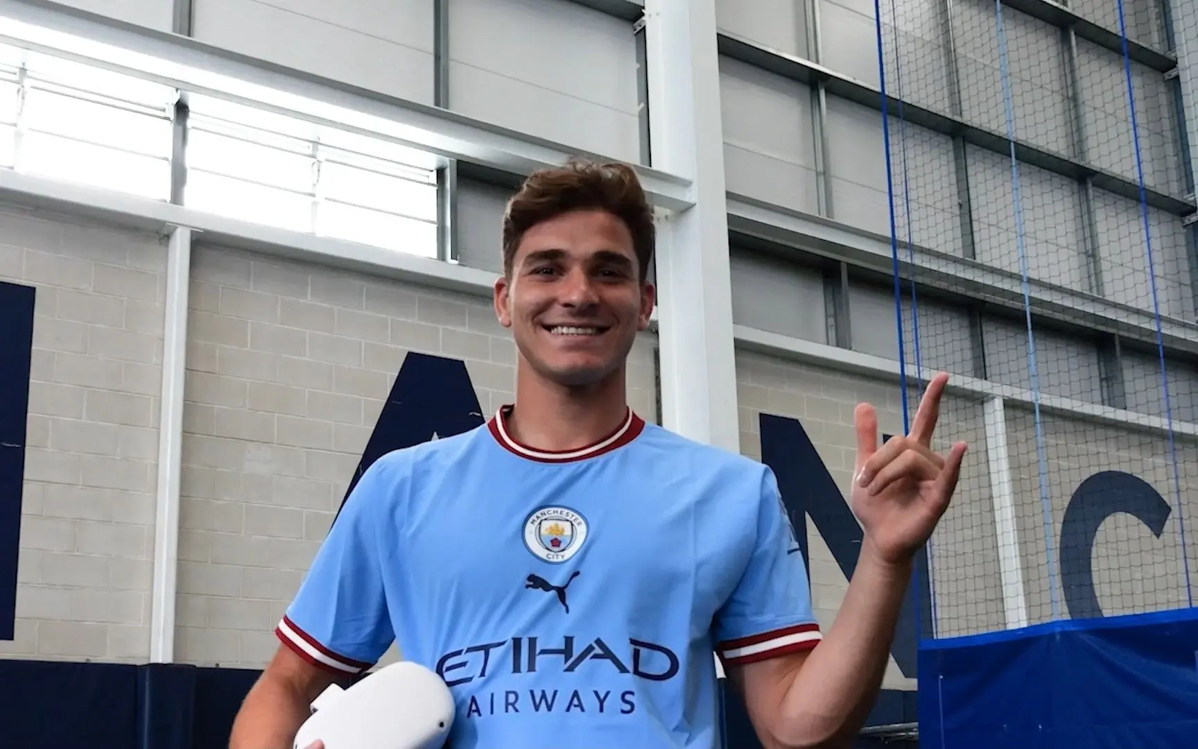 凯恩还是算, 萨的平台, 迷对于阿尔